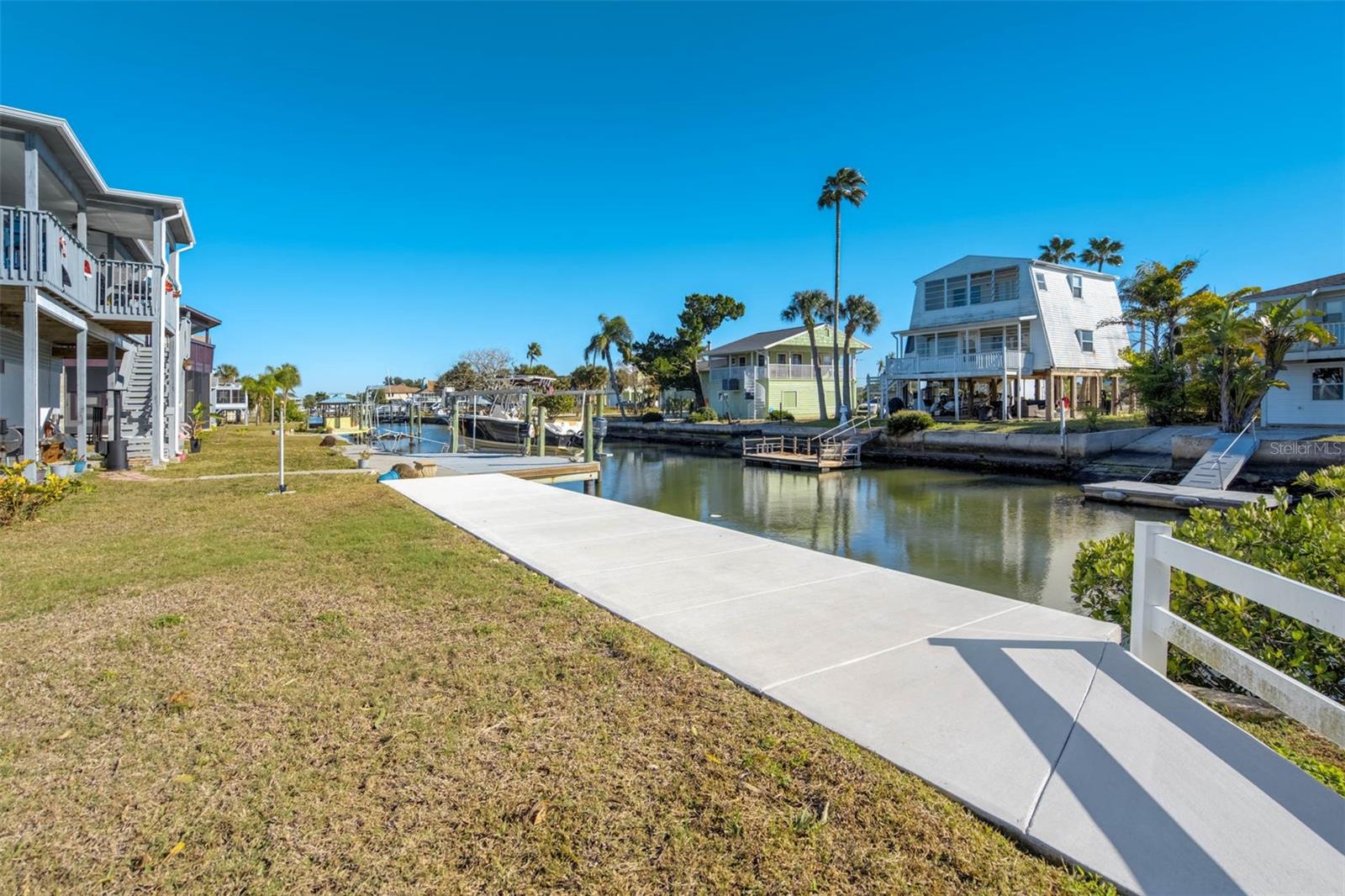 DRIFTWOOD ISLES - Land