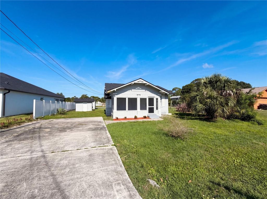 Photo of 535 Palmetto Drive, Melbourne, FL 32935 (MLS # O6405941)