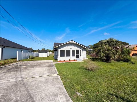 Photo of 535 Palmetto Drive, Melbourne, FL 32935 (MLS # O6405941)