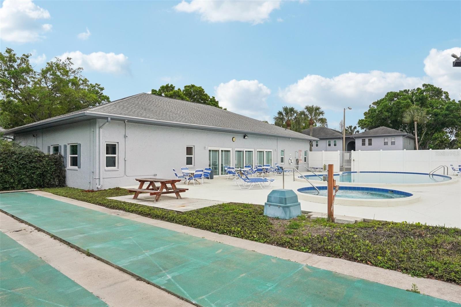 SANDALWOOD THE CONDO - Residential