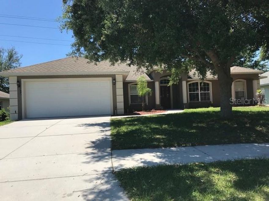 A great 3 bedroom, 2 bath home in a highly desirable area in the Clermont College Park community. If you are looking for convenience of shopping, hospitals, highways, schools etc... then this is the home for you.  Make an appointment to see it as soon as possible. 
Lawn care included.