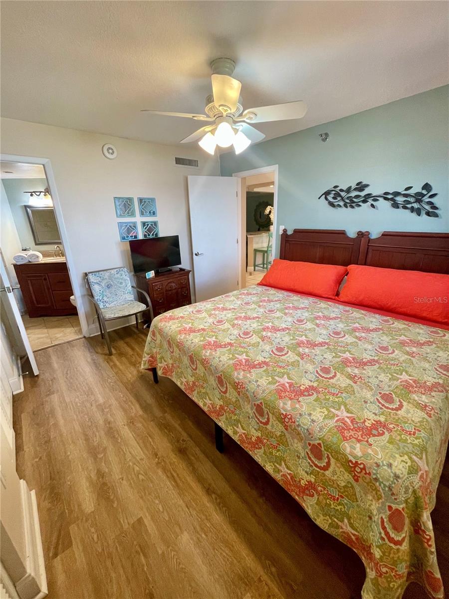 LIGHTHOUSE TOWERS CONDO - Residential Lease