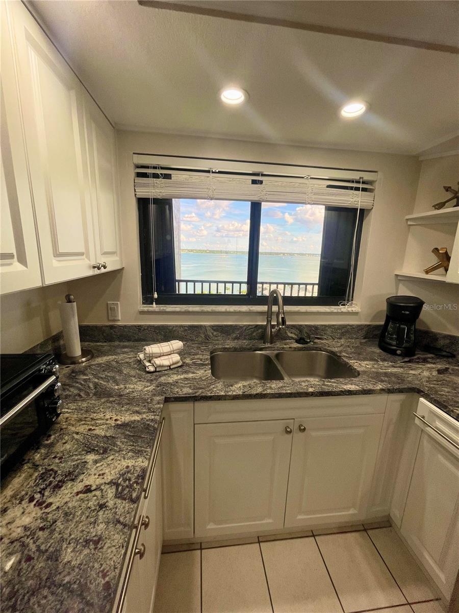LIGHTHOUSE TOWERS CONDO - Residential Lease
