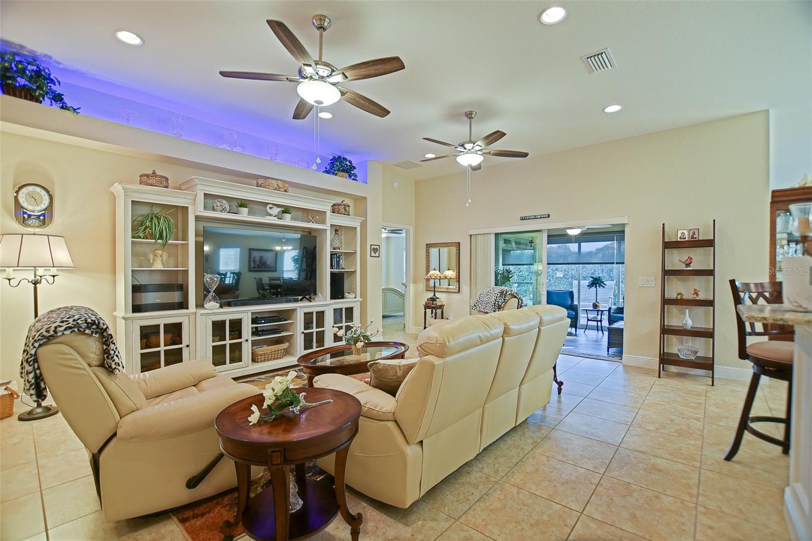 LAKESIDE LANDINGS - Residential