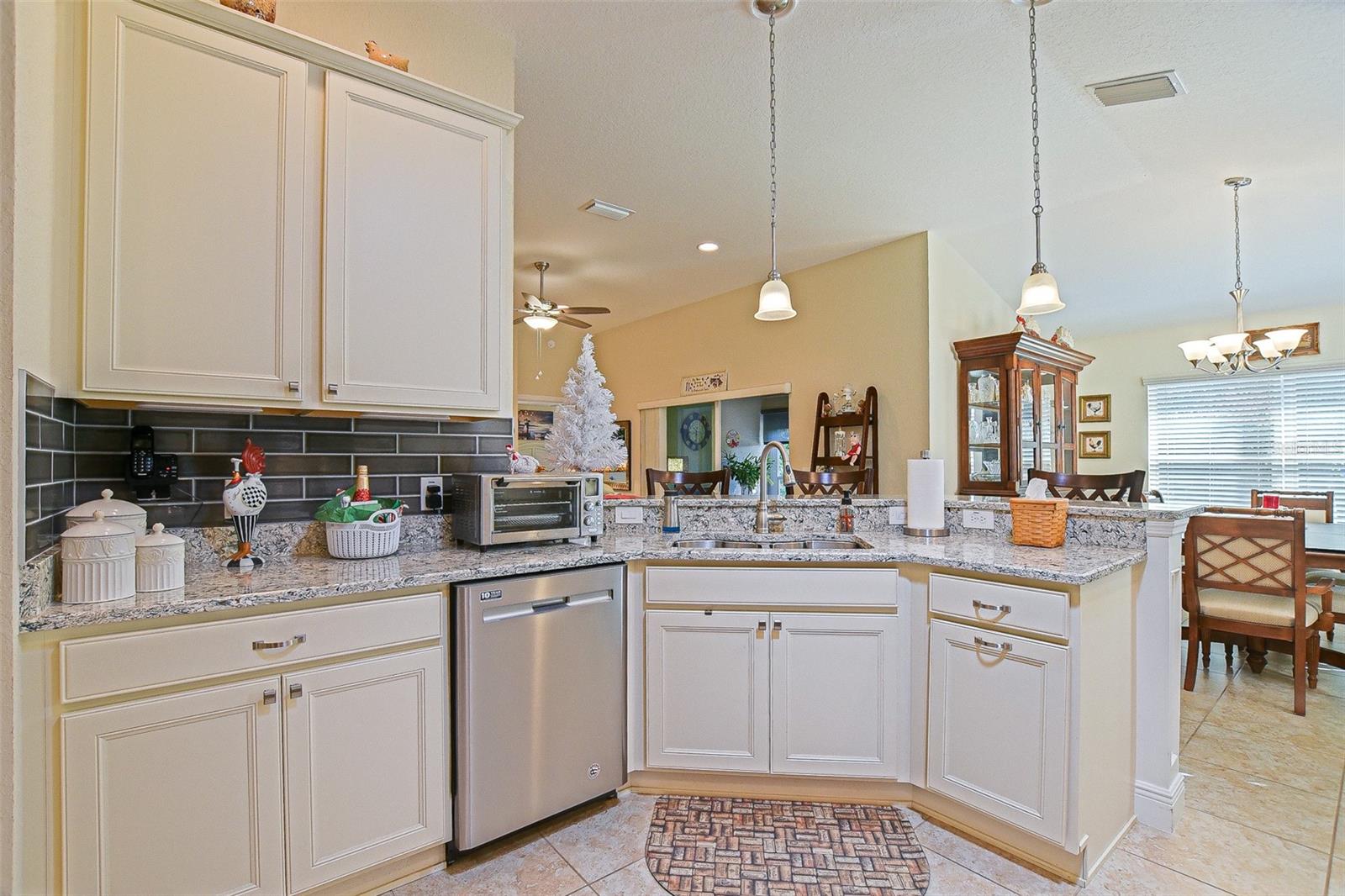 LAKESIDE LANDINGS - Residential