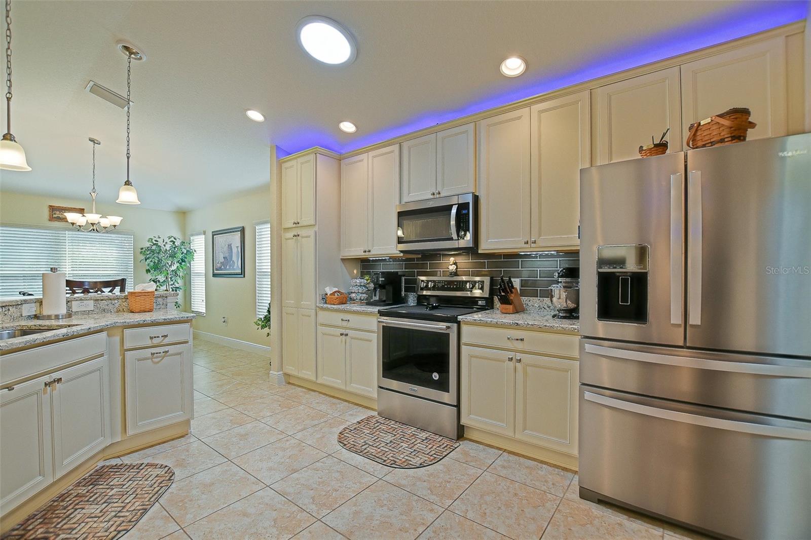 LAKESIDE LANDINGS - Residential