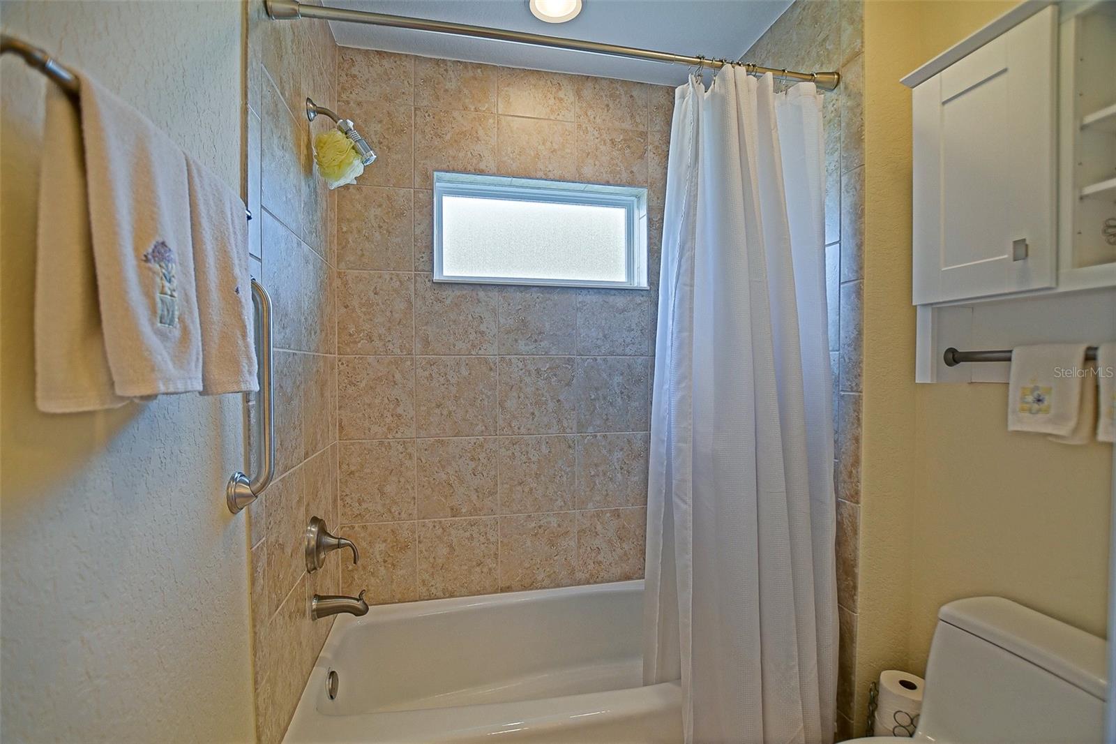 LAKESIDE LANDINGS - Residential