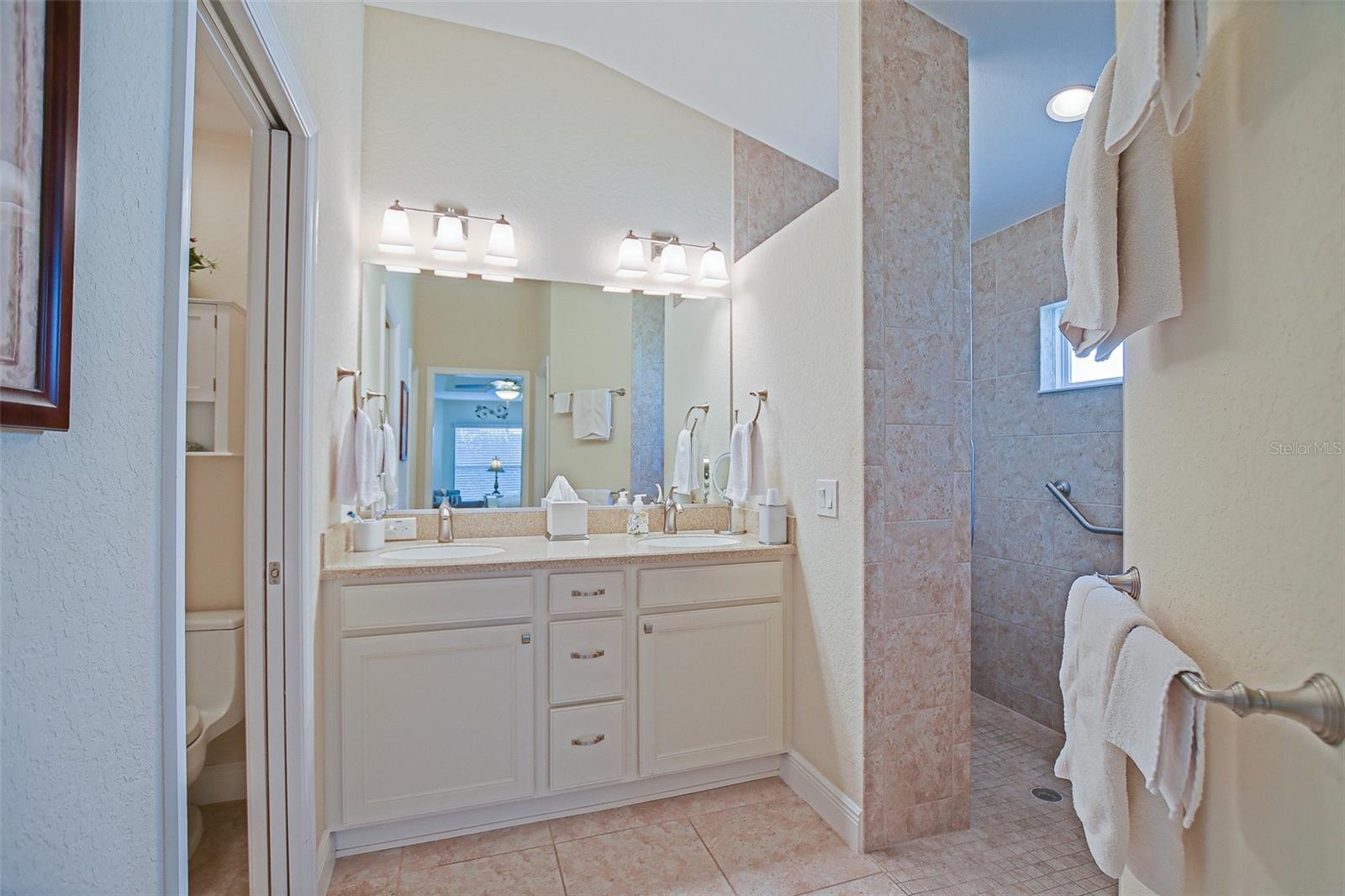 LAKESIDE LANDINGS - Residential