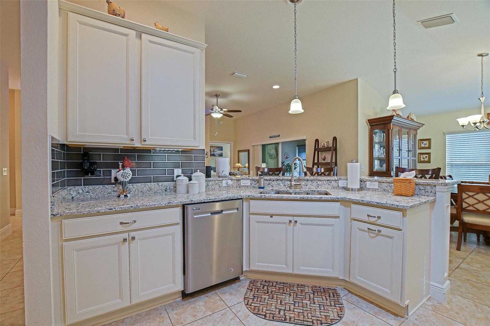 LAKESIDE LANDINGS - Residential