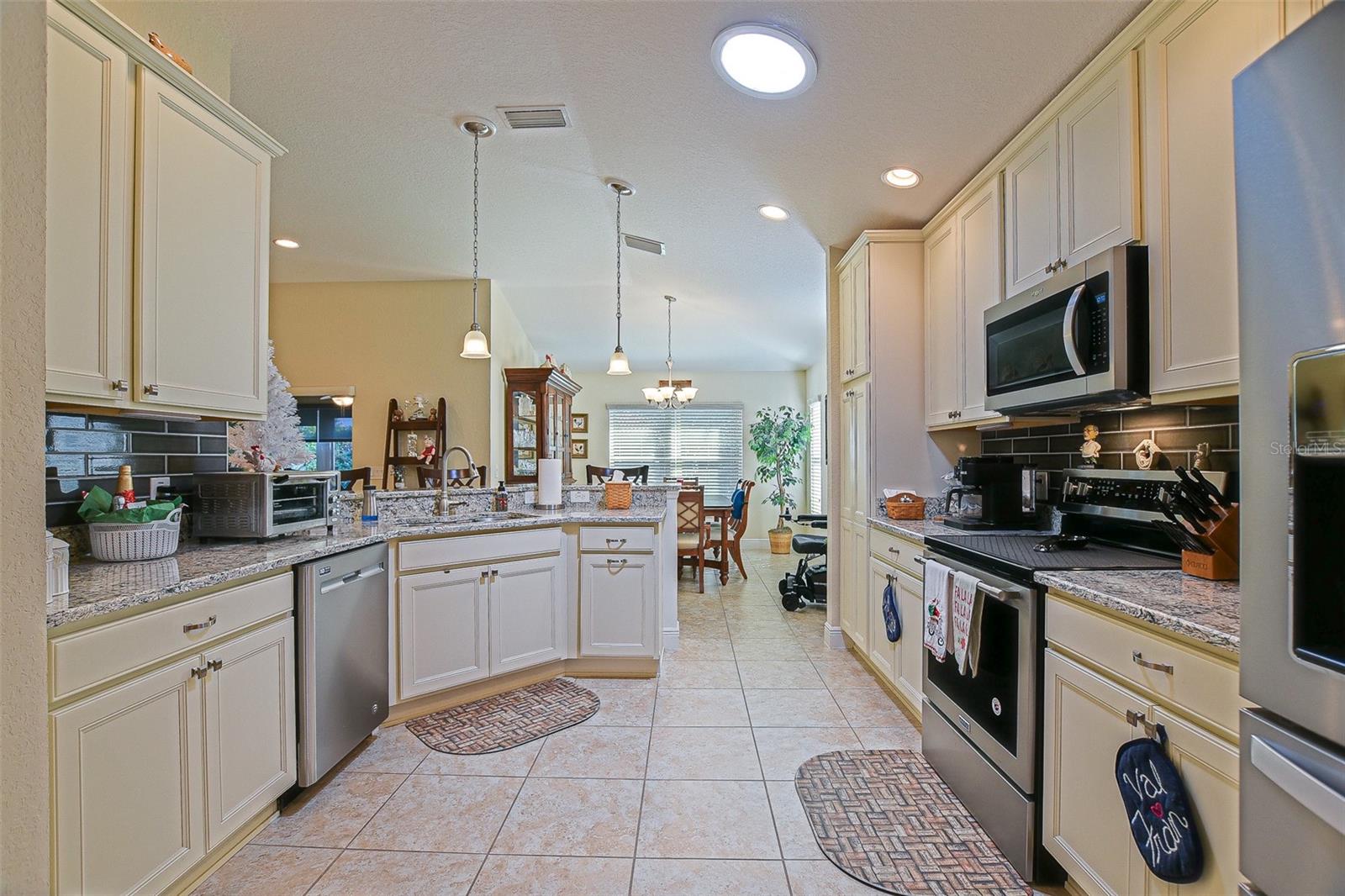 LAKESIDE LANDINGS - Residential