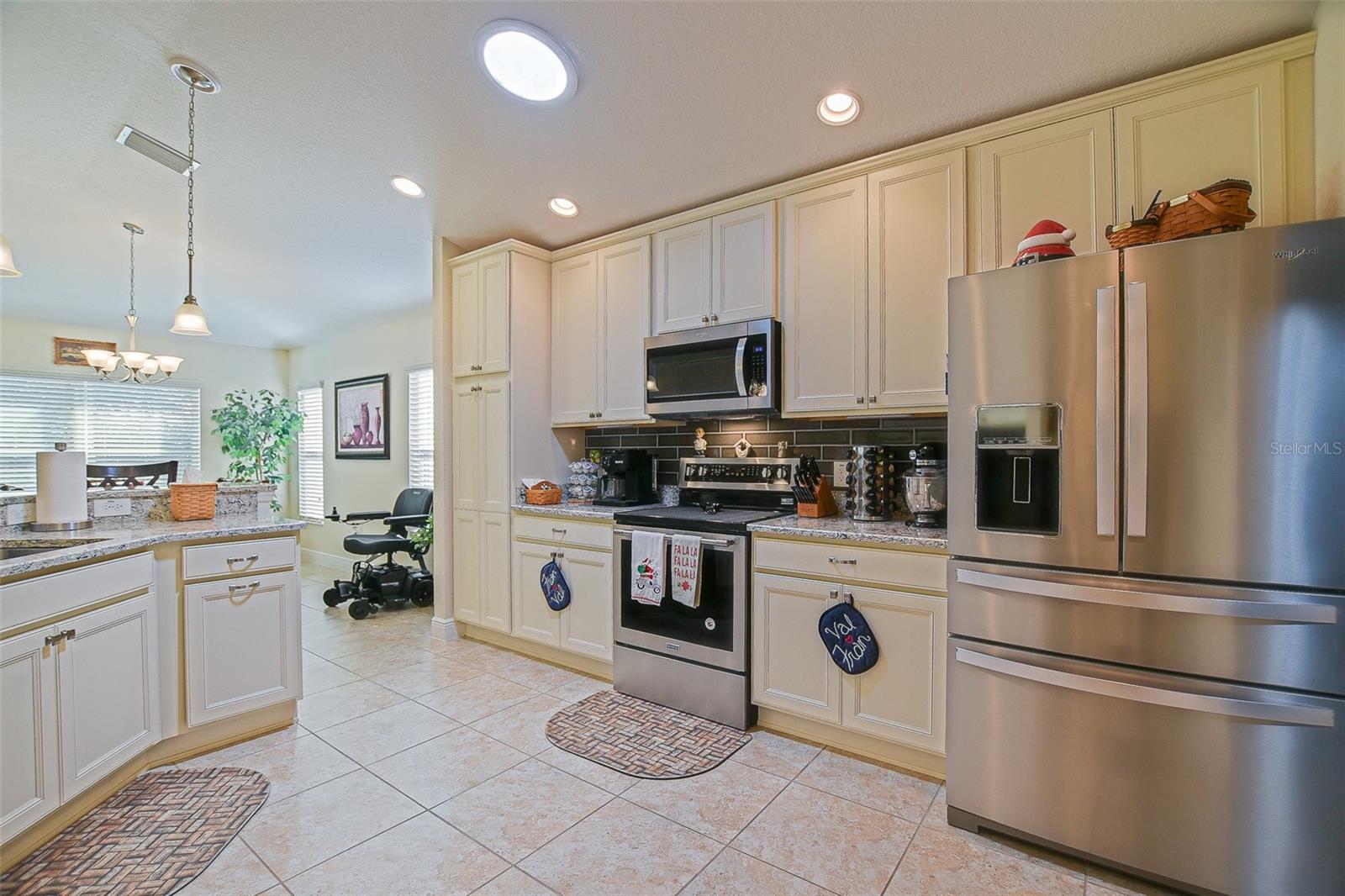 LAKESIDE LANDINGS - Residential