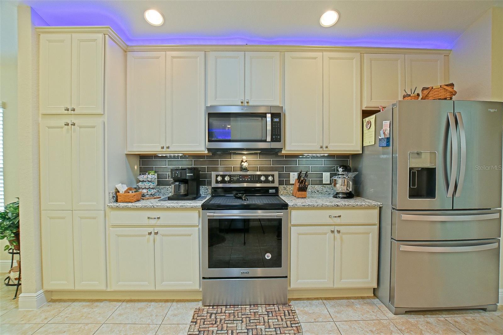 LAKESIDE LANDINGS - Residential