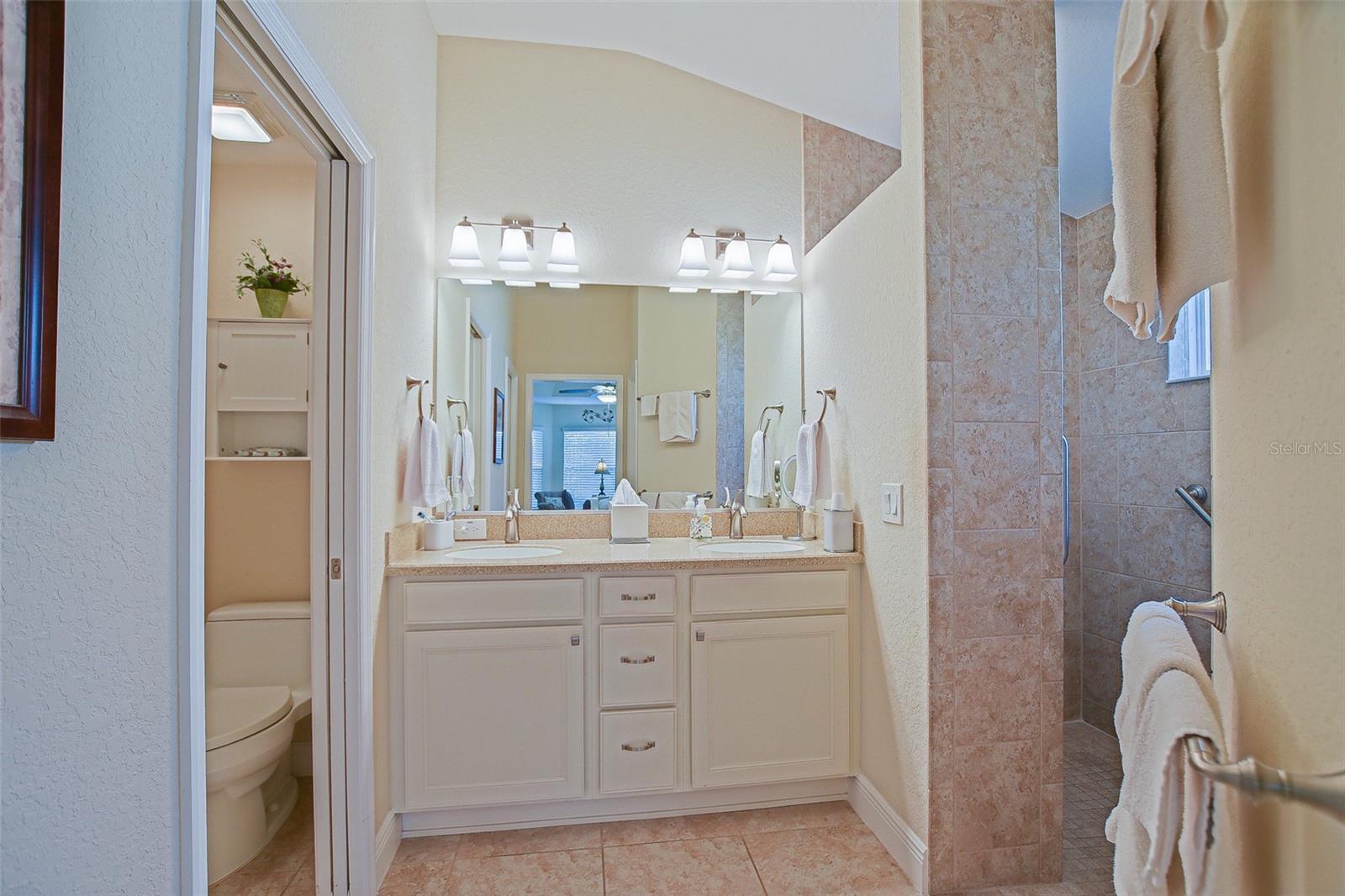 LAKESIDE LANDINGS - Residential