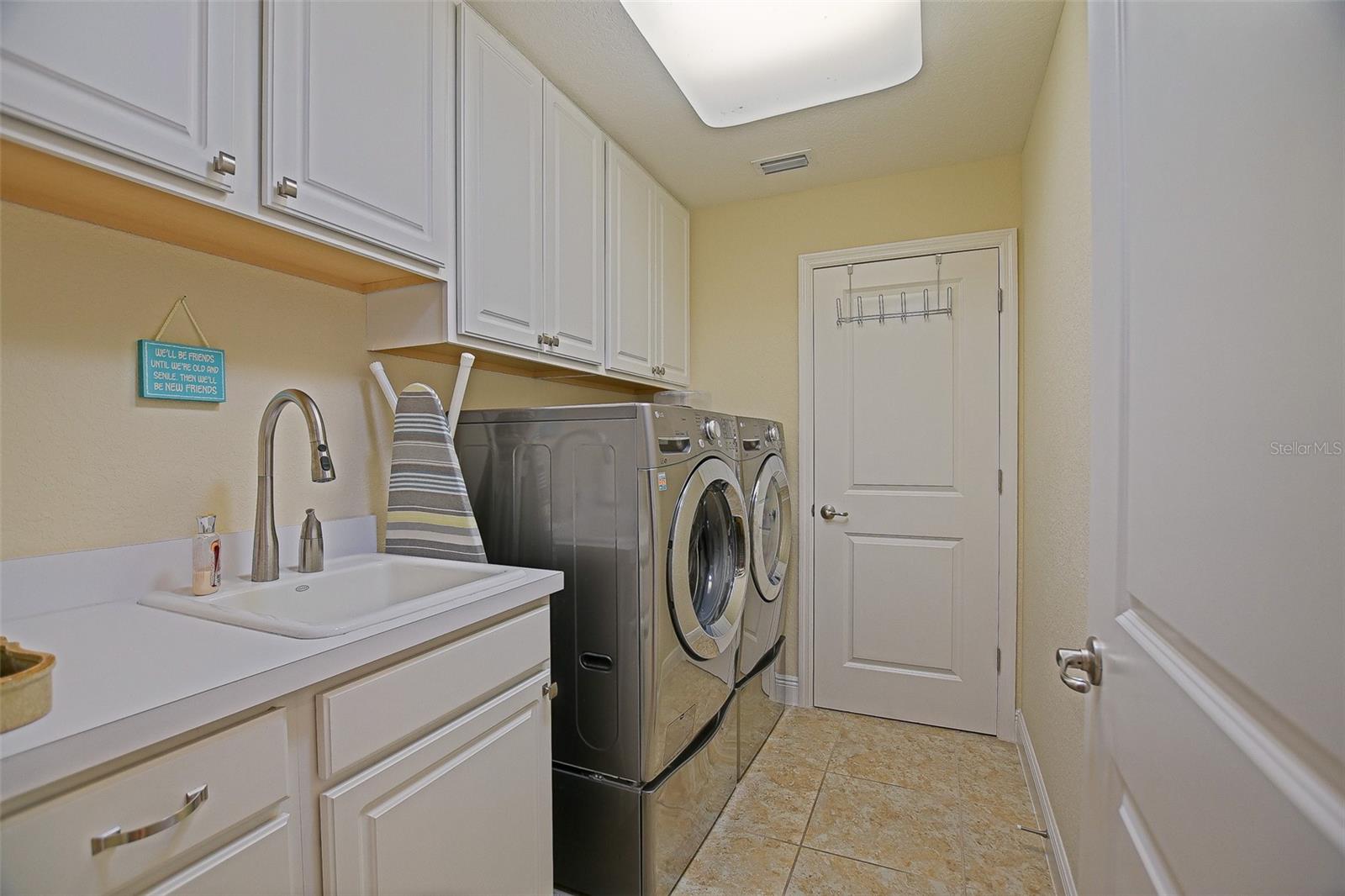 LAKESIDE LANDINGS - Residential