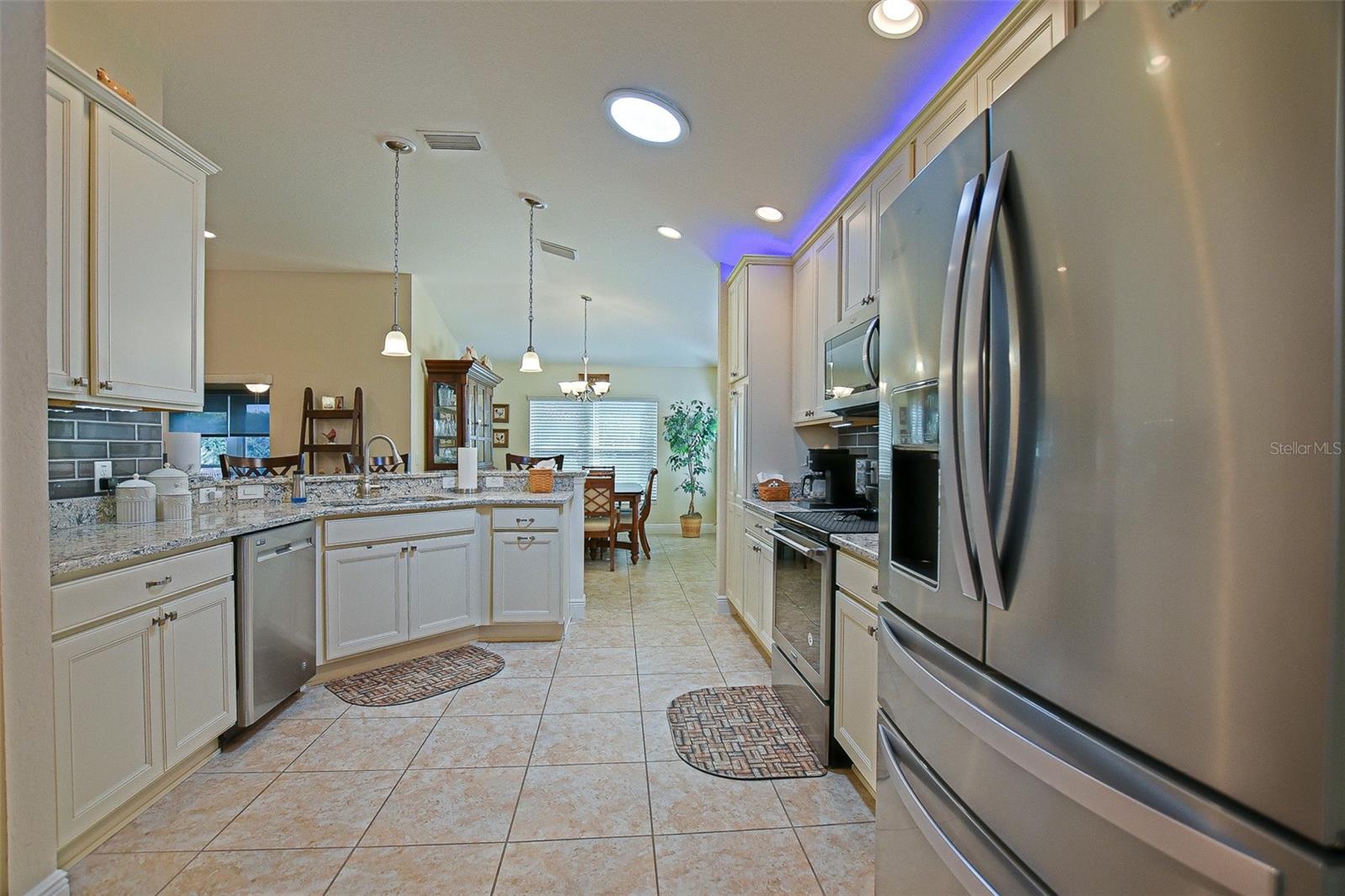 LAKESIDE LANDINGS - Residential