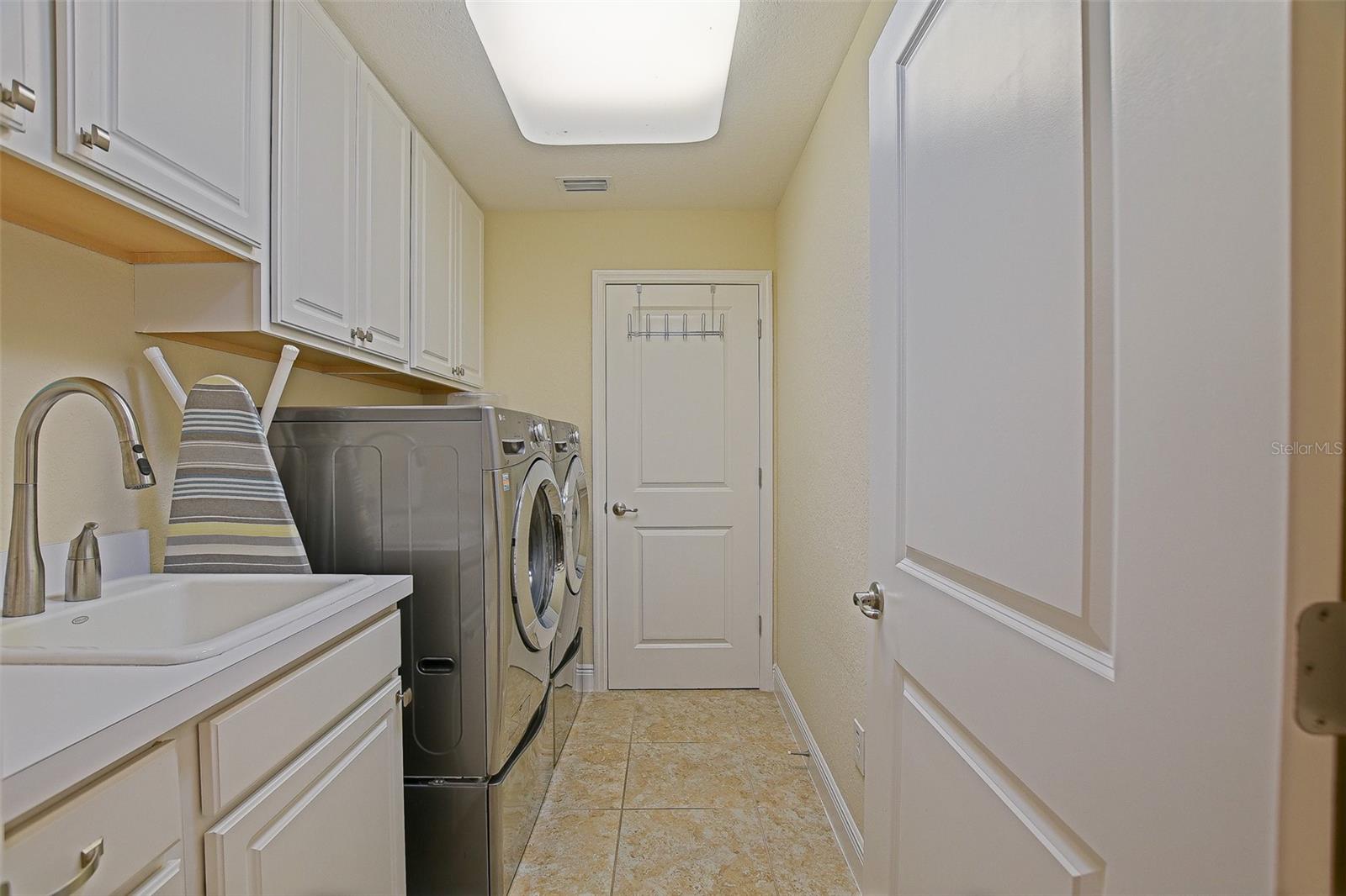 LAKESIDE LANDINGS - Residential