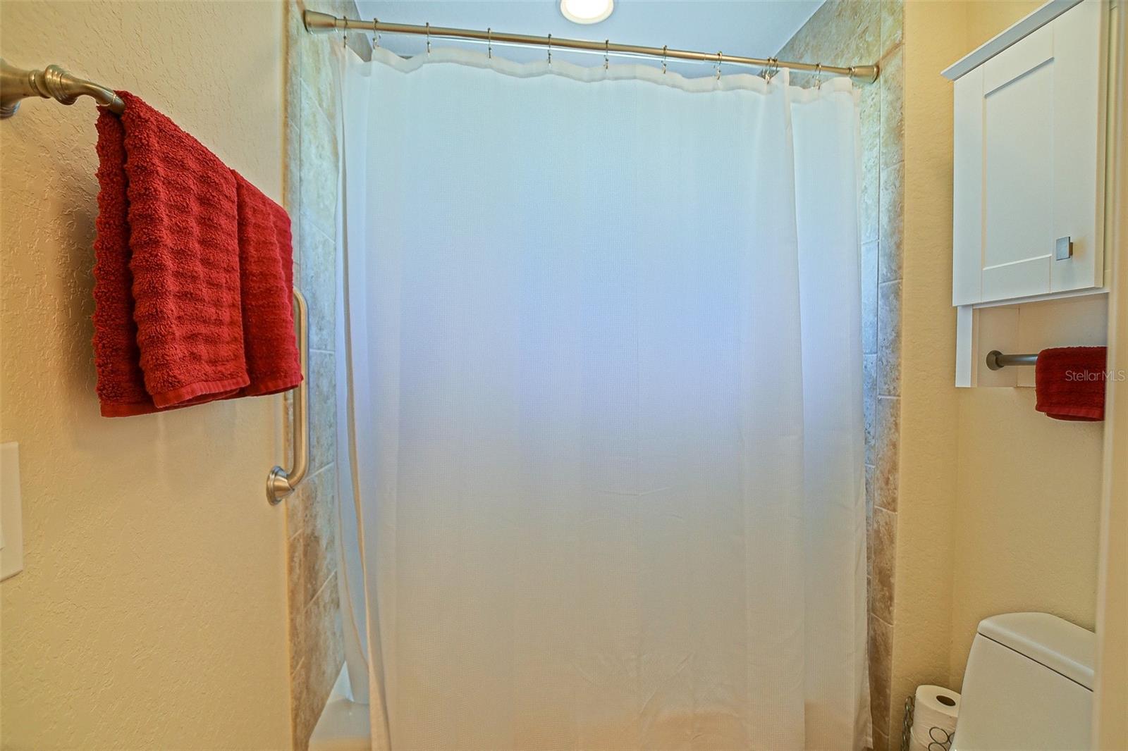 LAKESIDE LANDINGS - Residential