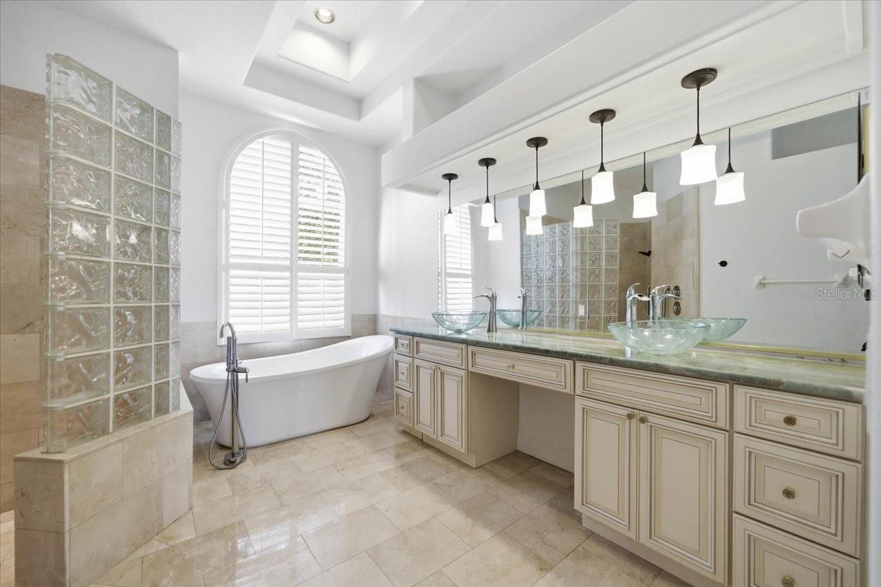 CHEVAL POLO & GOLF CL PHAS - Residential