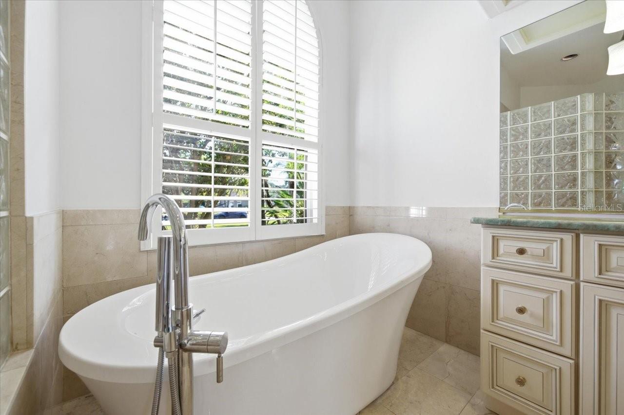 CHEVAL POLO & GOLF CL PHAS - Residential