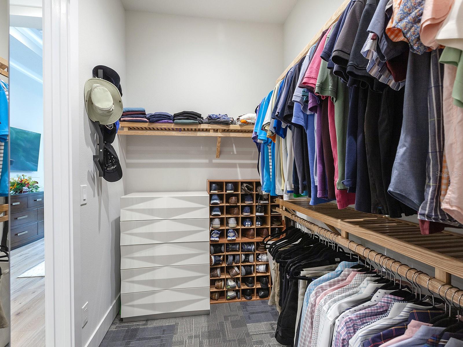 FOUNDERS CLUB - Residential