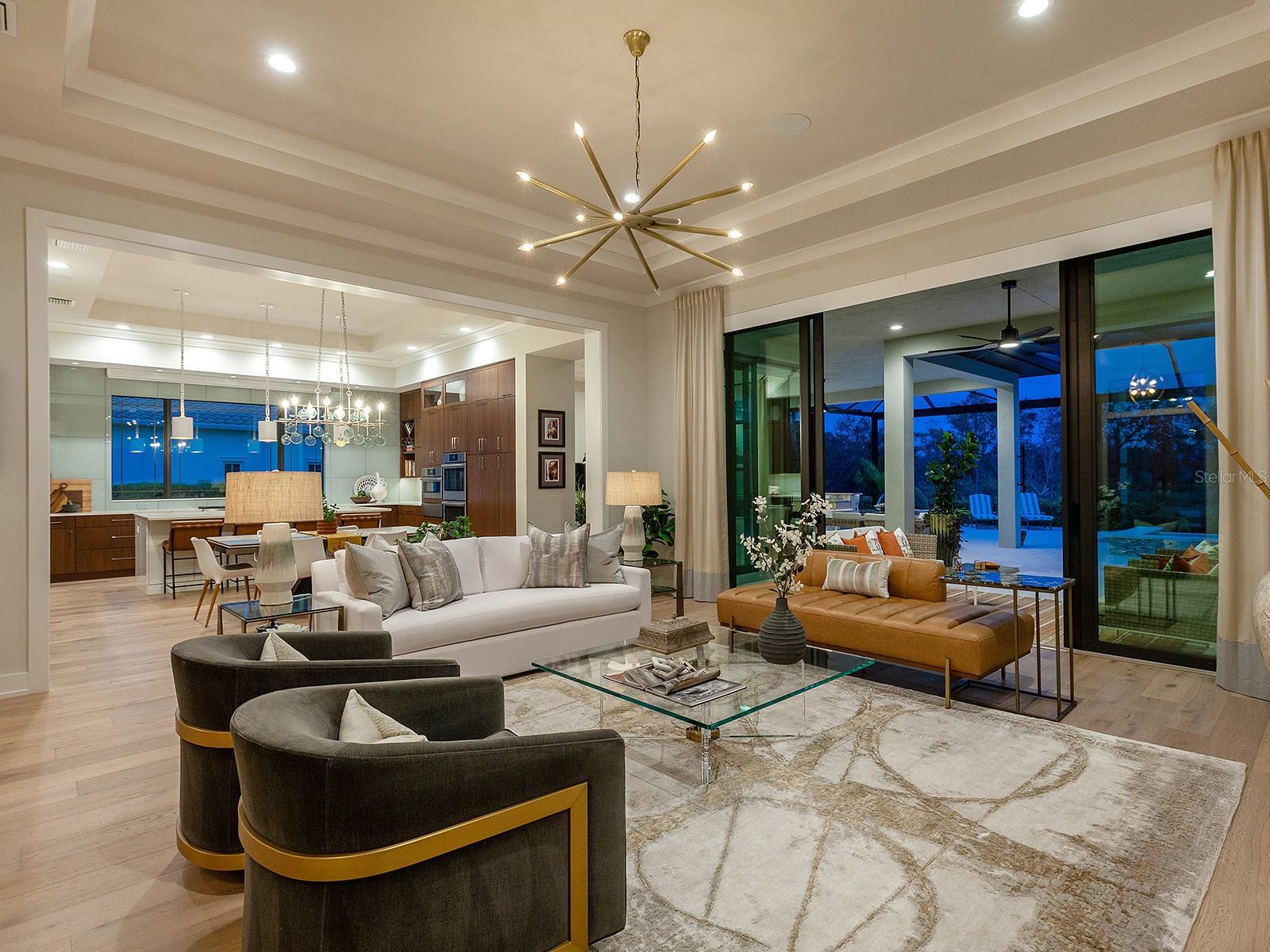 FOUNDERS CLUB - Residential