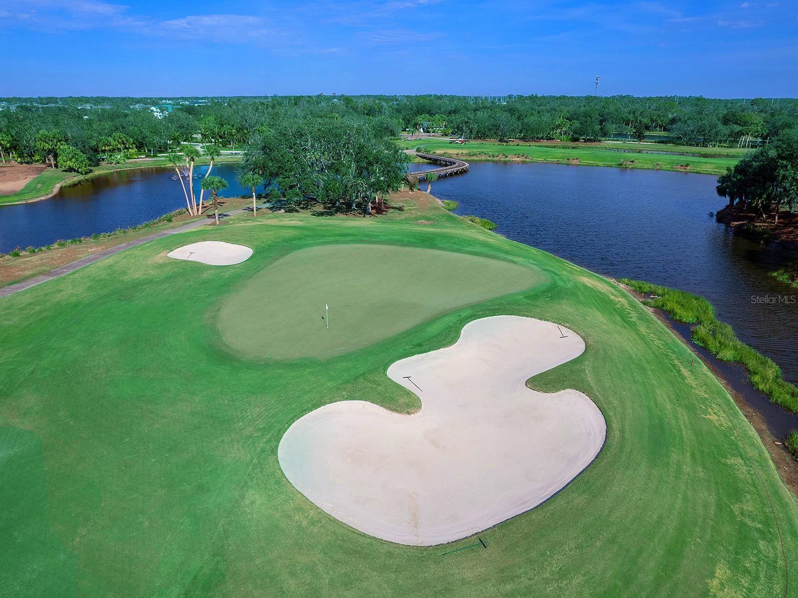 FOUNDERS CLUB - Residential