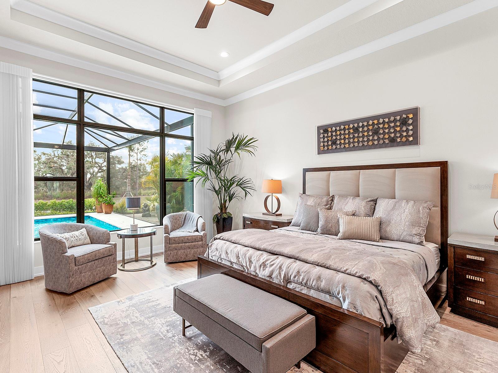 FOUNDERS CLUB - Residential