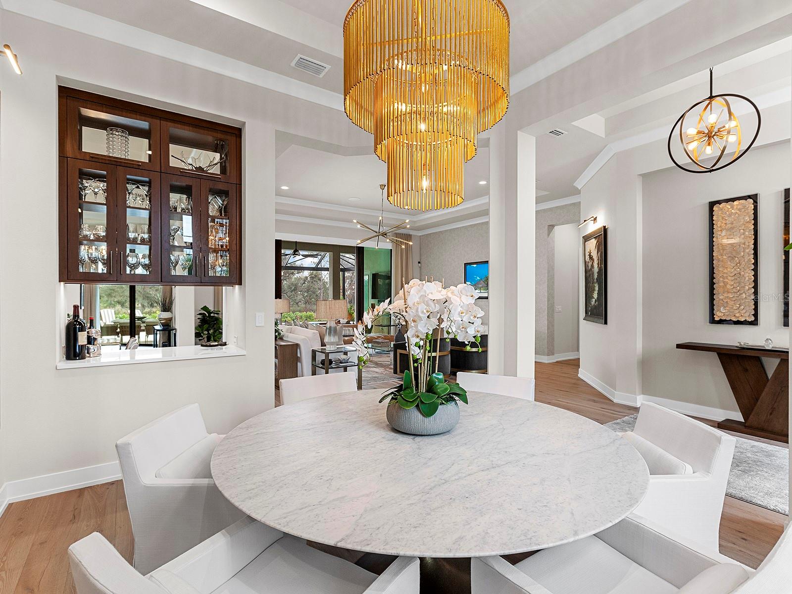 FOUNDERS CLUB - Residential