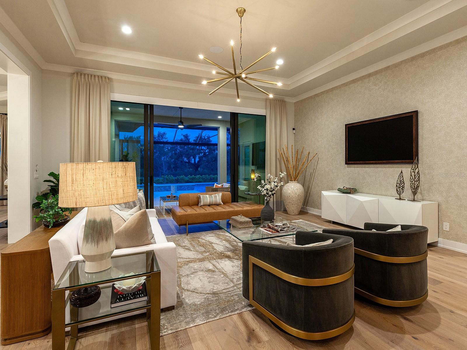 FOUNDERS CLUB - Residential