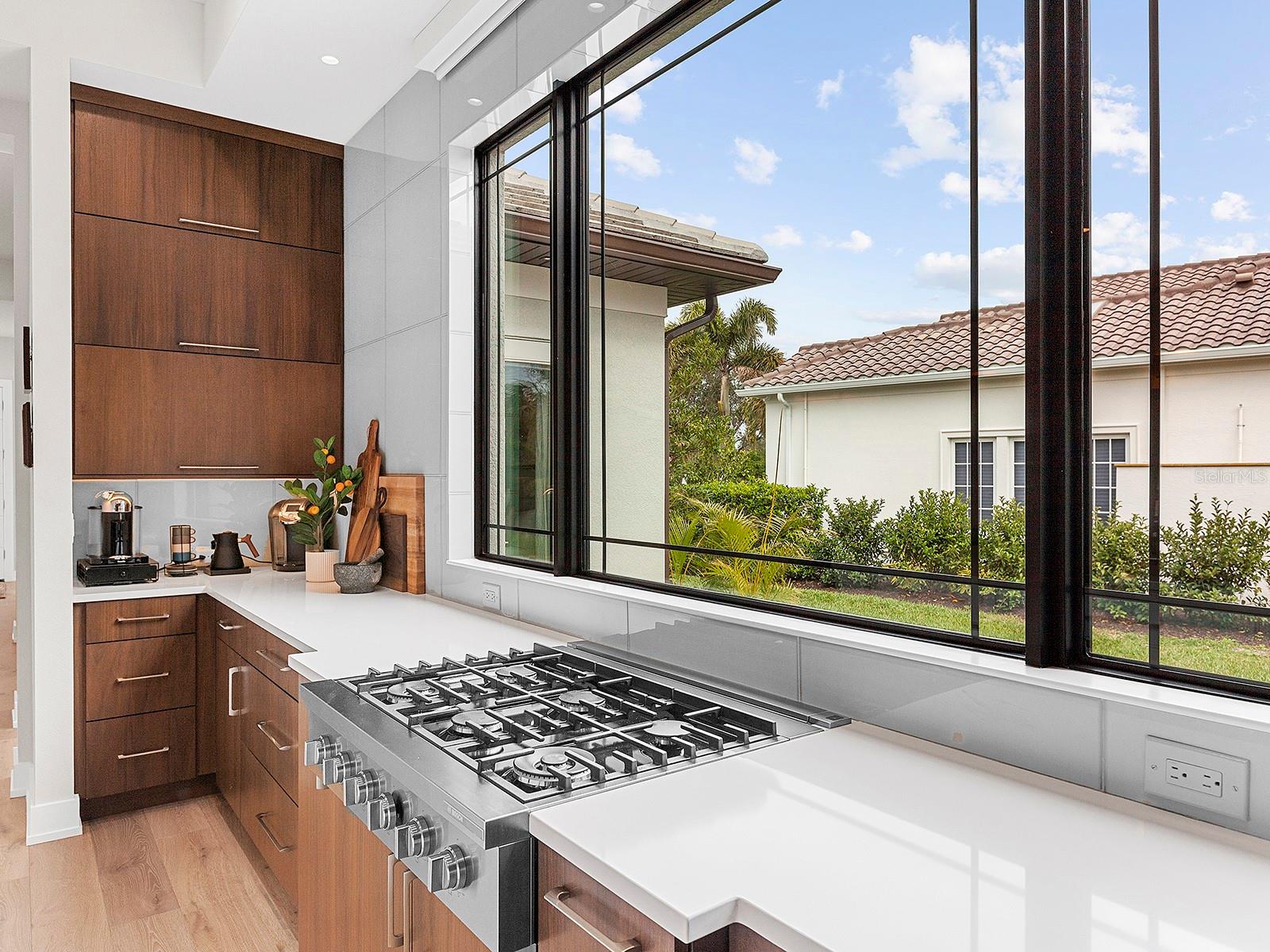 FOUNDERS CLUB - Residential