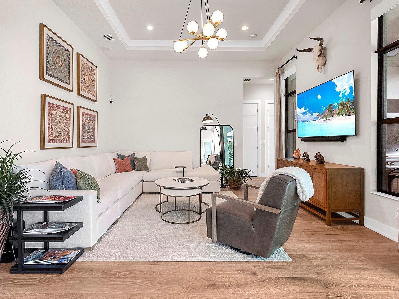 FOUNDERS CLUB - Residential