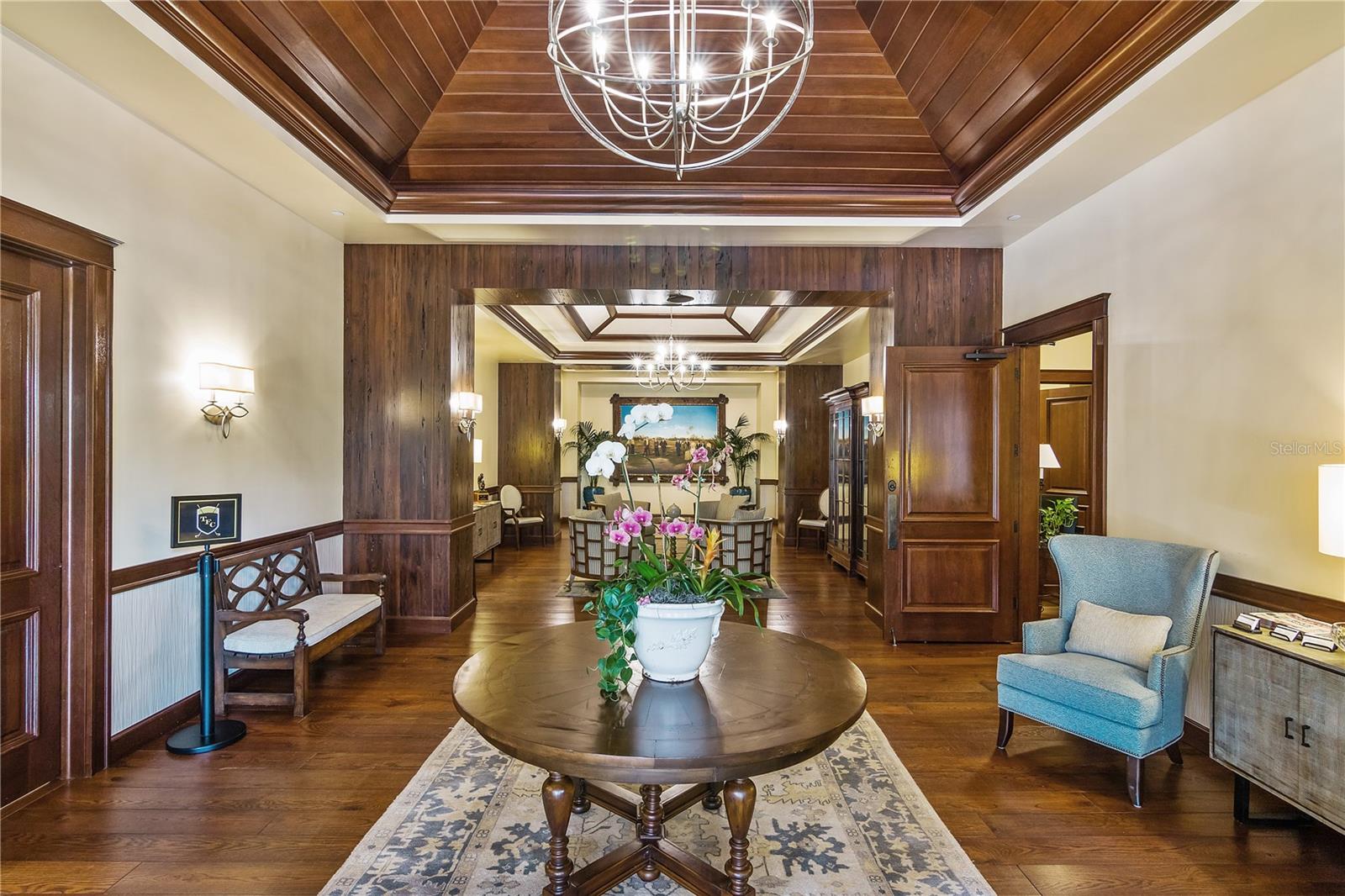 FOUNDERS CLUB - Residential