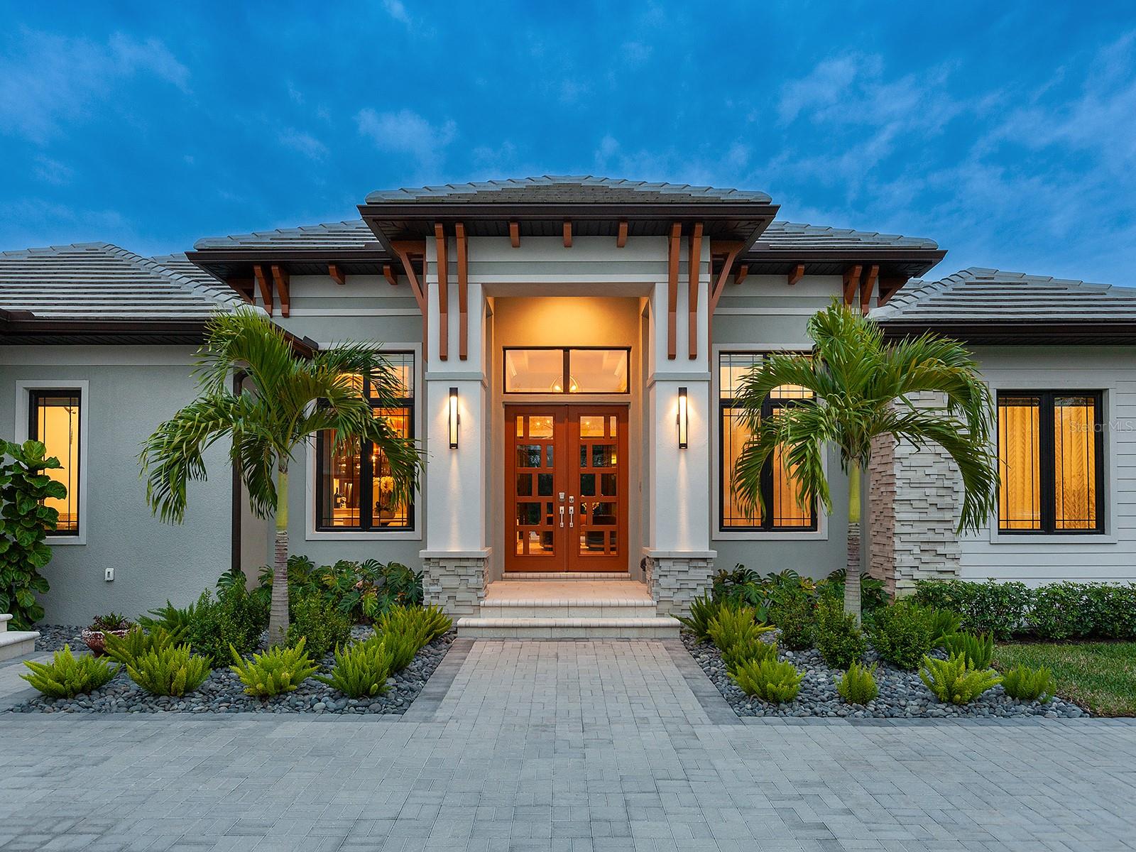 FOUNDERS CLUB - Residential