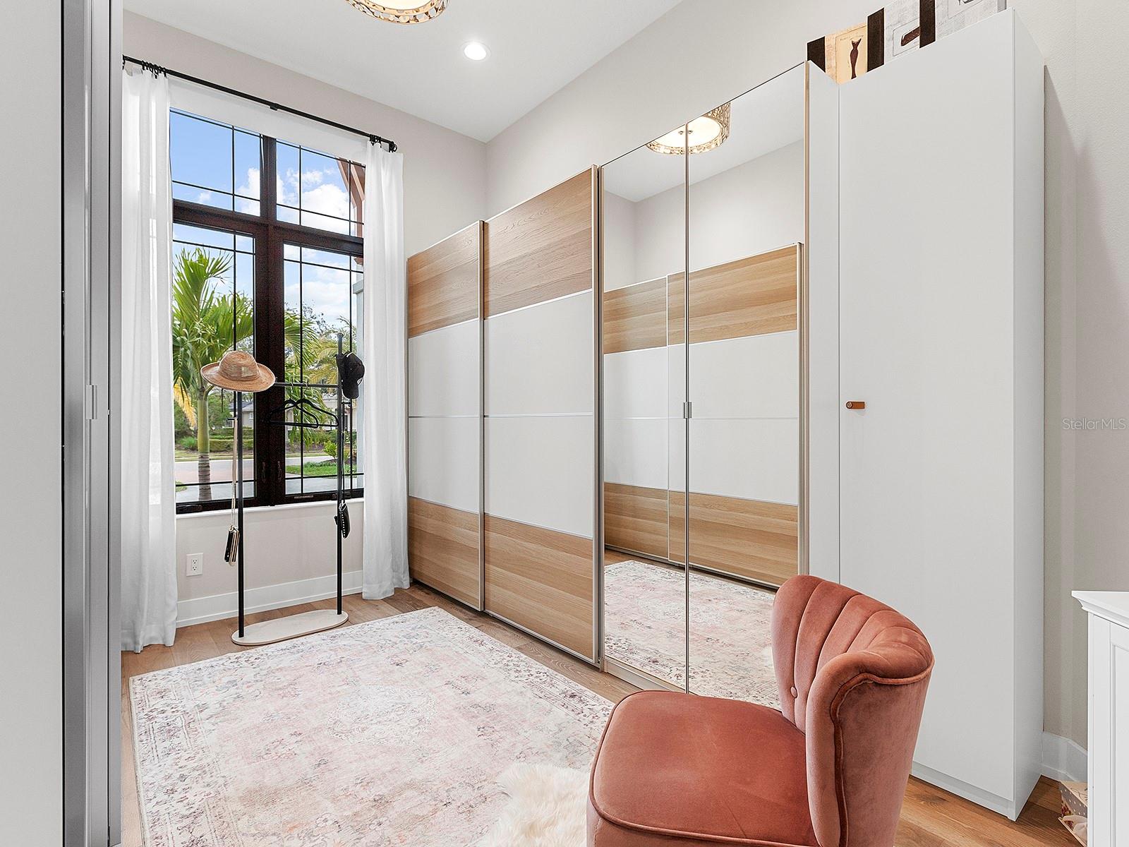 FOUNDERS CLUB - Residential