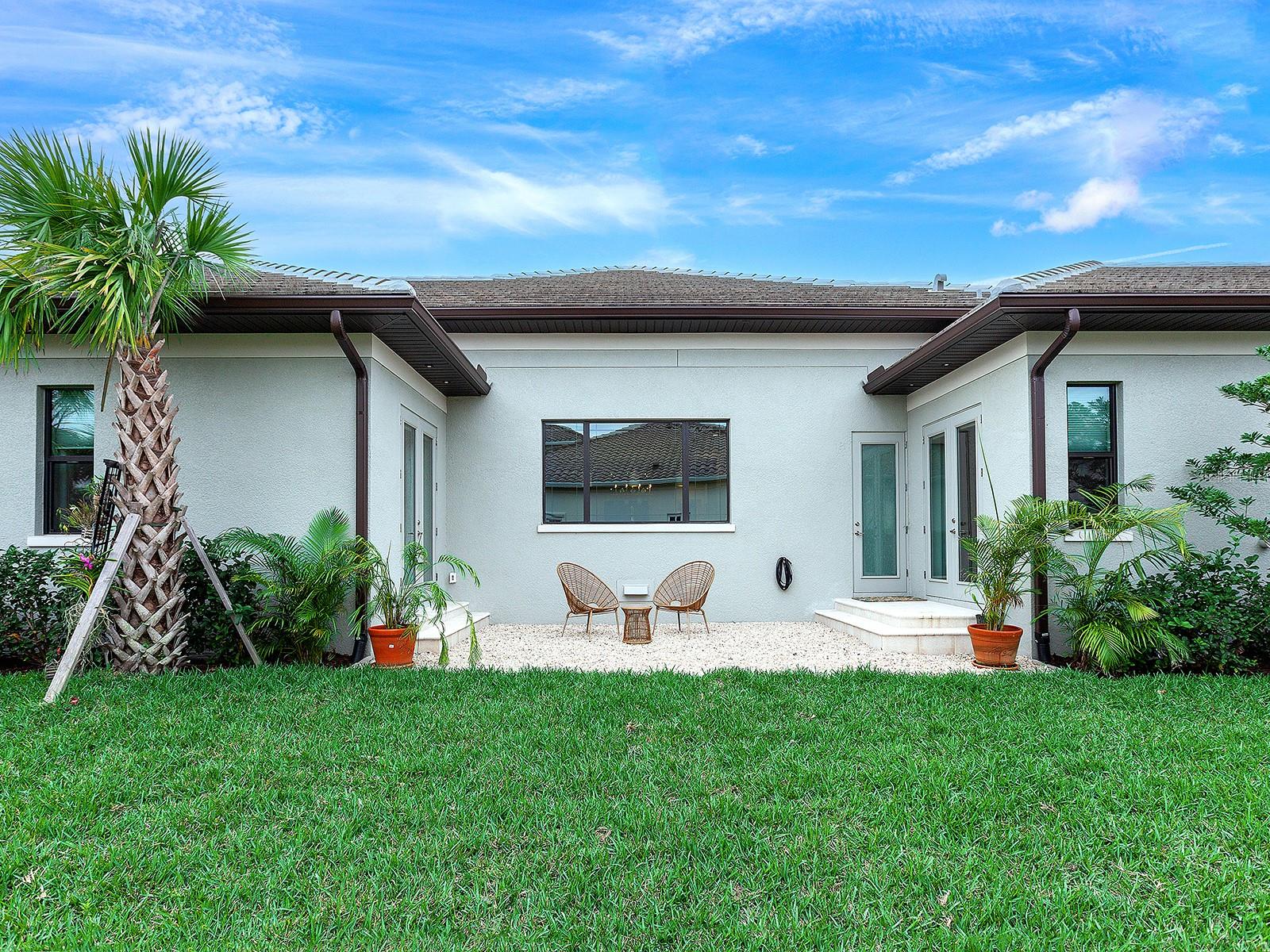 FOUNDERS CLUB - Residential