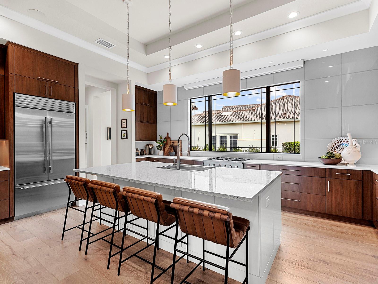 FOUNDERS CLUB - Residential