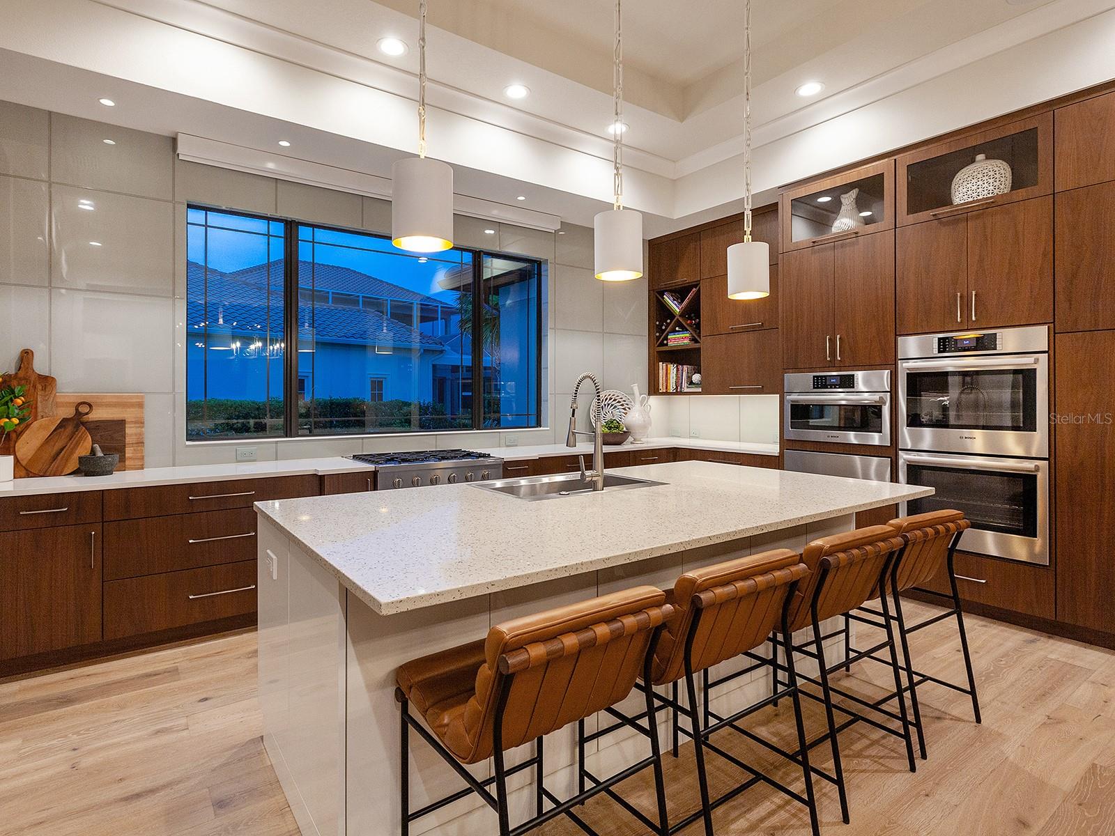 FOUNDERS CLUB - Residential