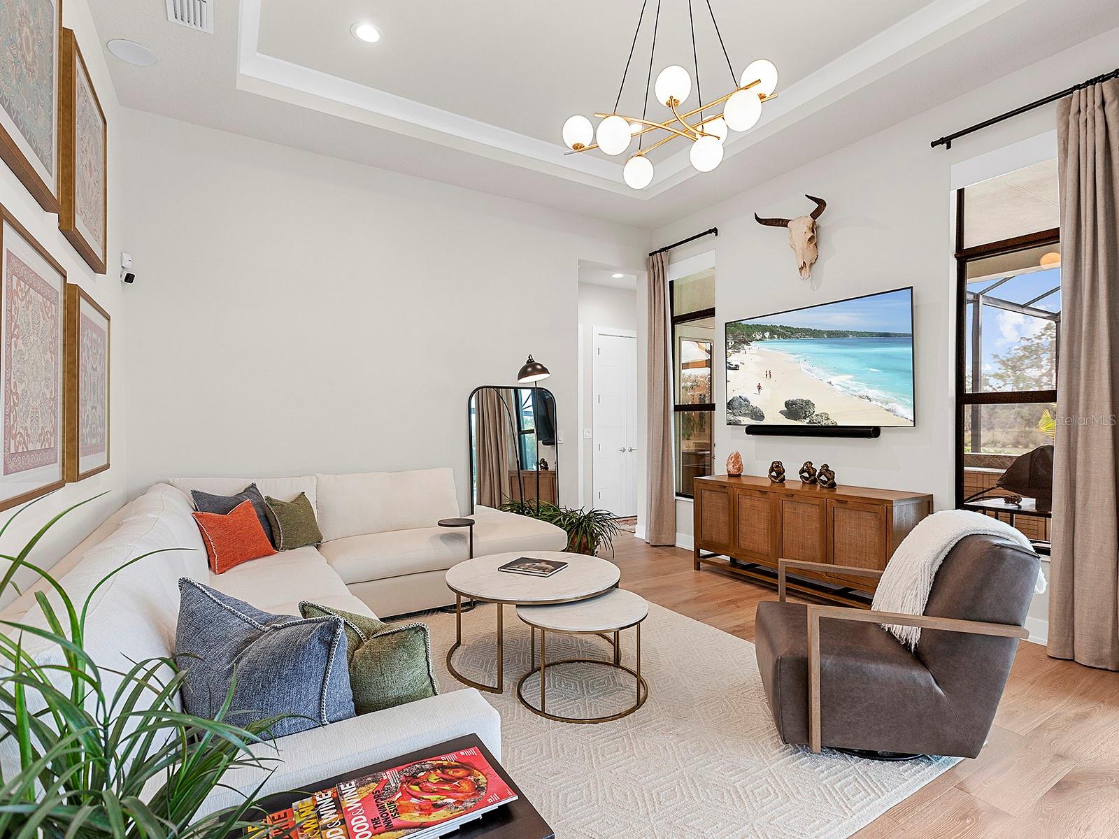 FOUNDERS CLUB - Residential