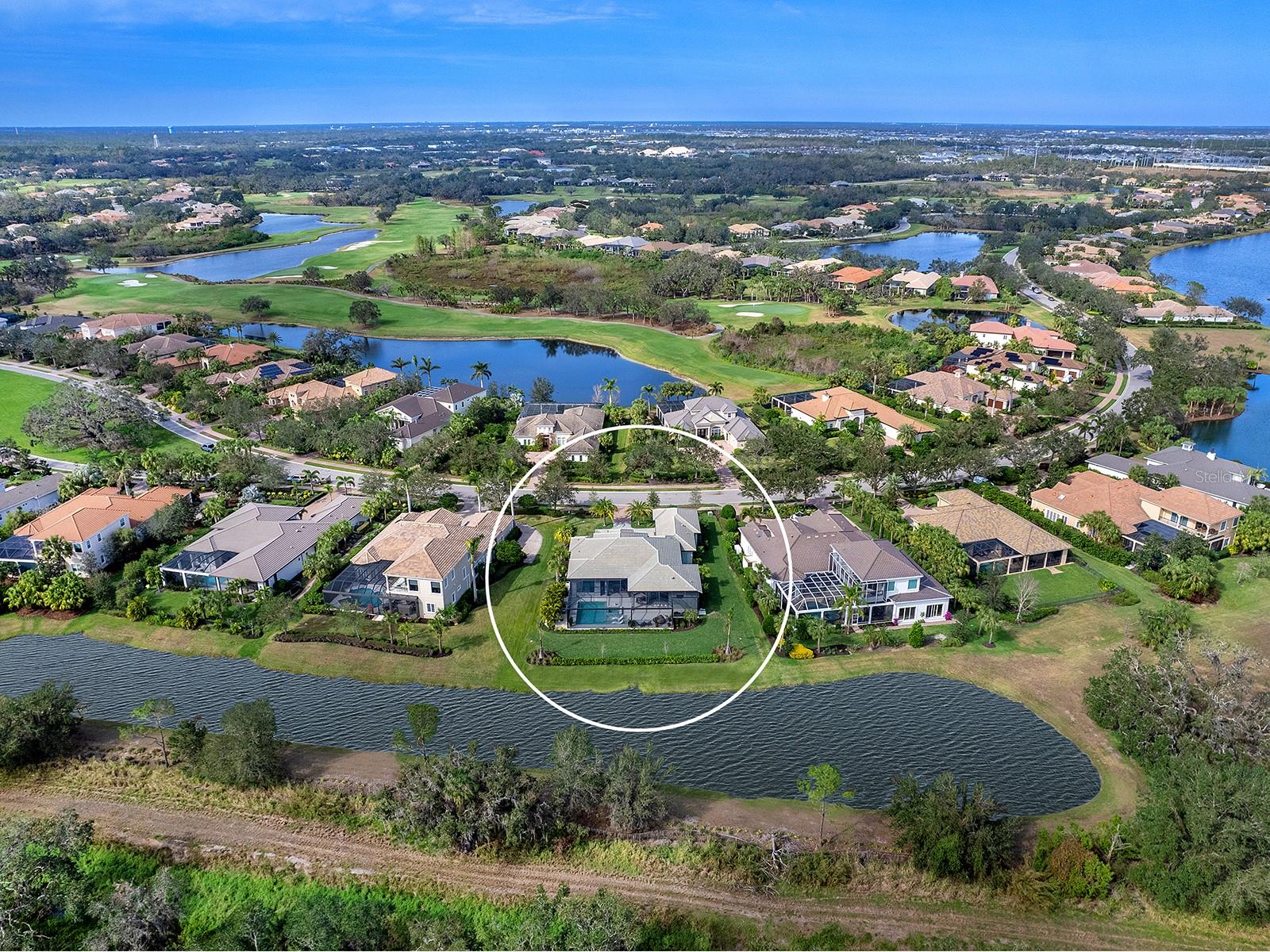 FOUNDERS CLUB - Residential