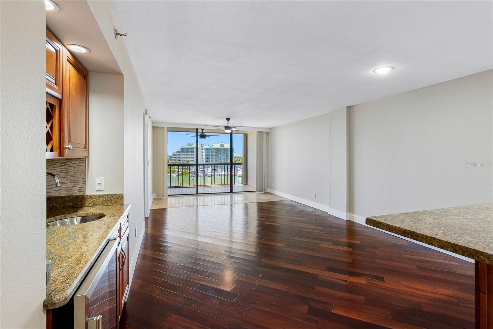 SHIPWATCH ONE - Residential