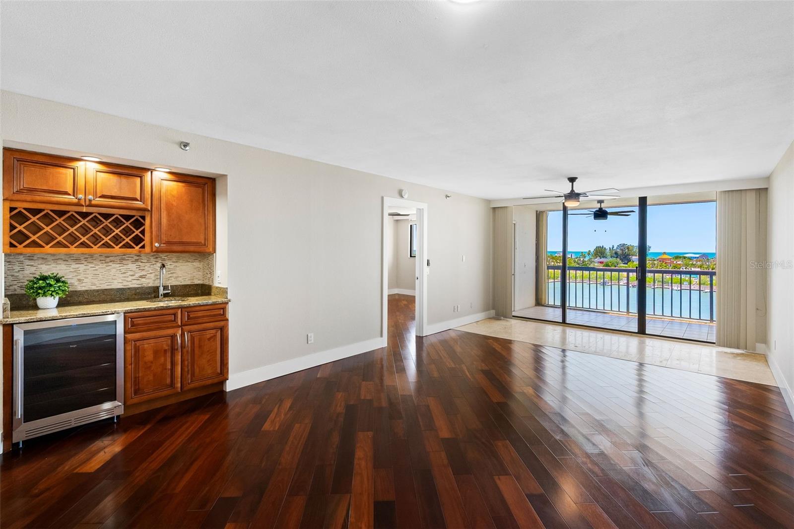 SHIPWATCH ONE - Residential
