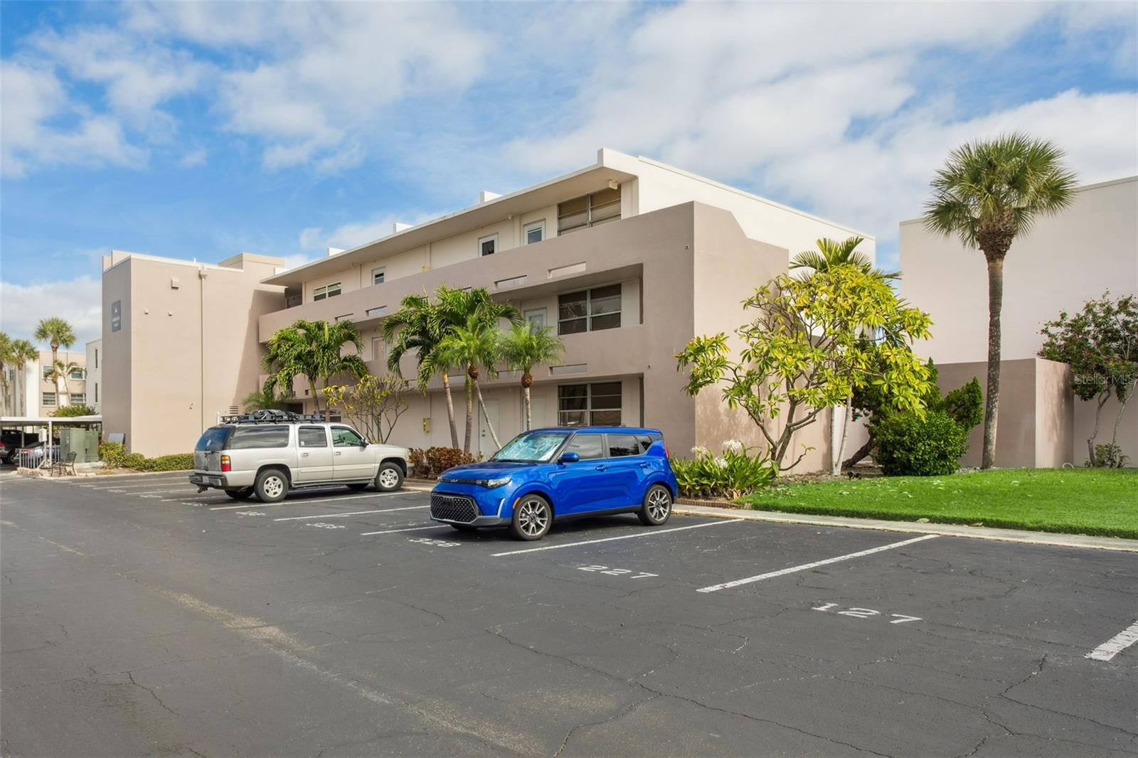 7405 BAY ISLAND DRIVE S 123