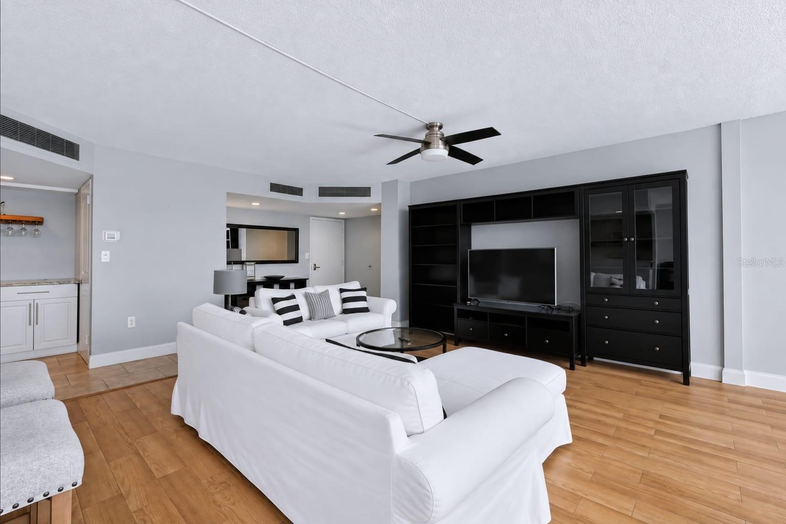 644 ISLAND WAY 406