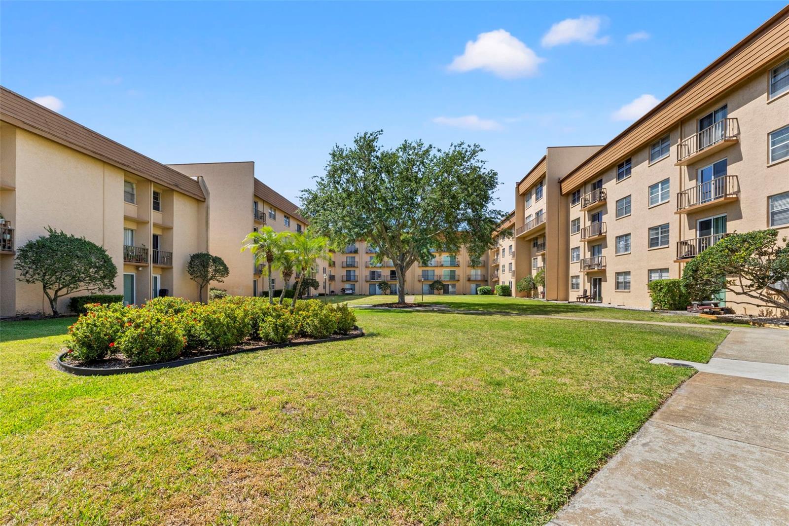 THE TAMPA RACQUET CLUB A CONDO - Residential