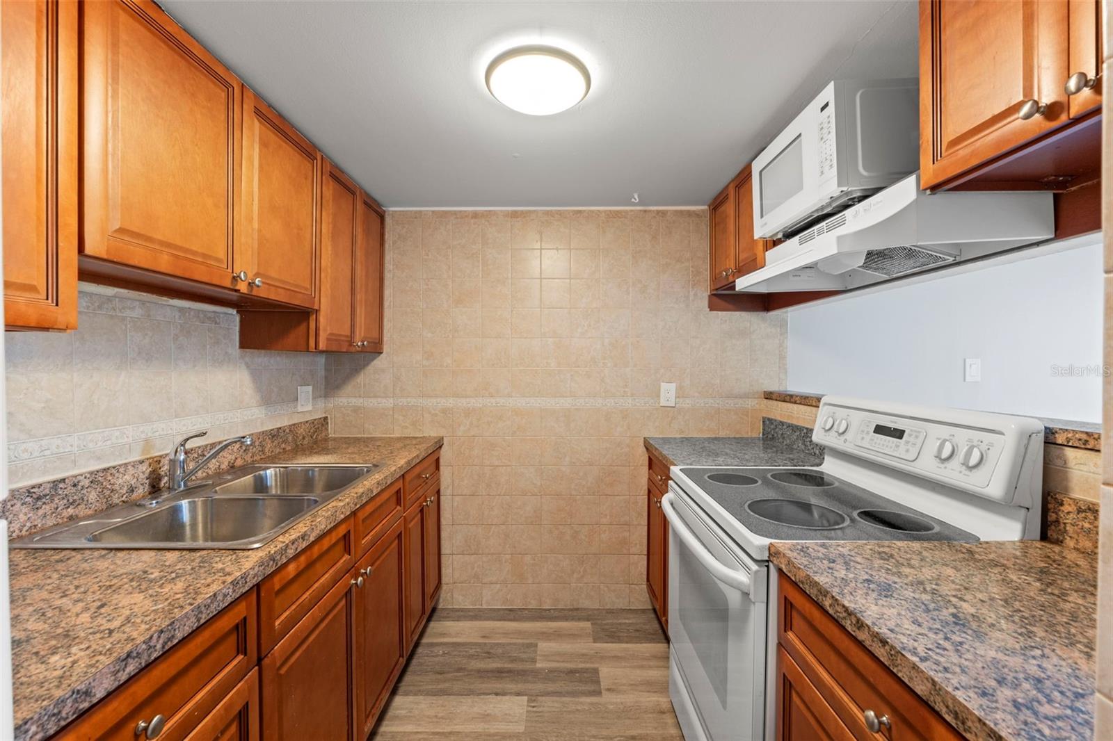 THE TAMPA RACQUET CLUB A CONDO - Residential