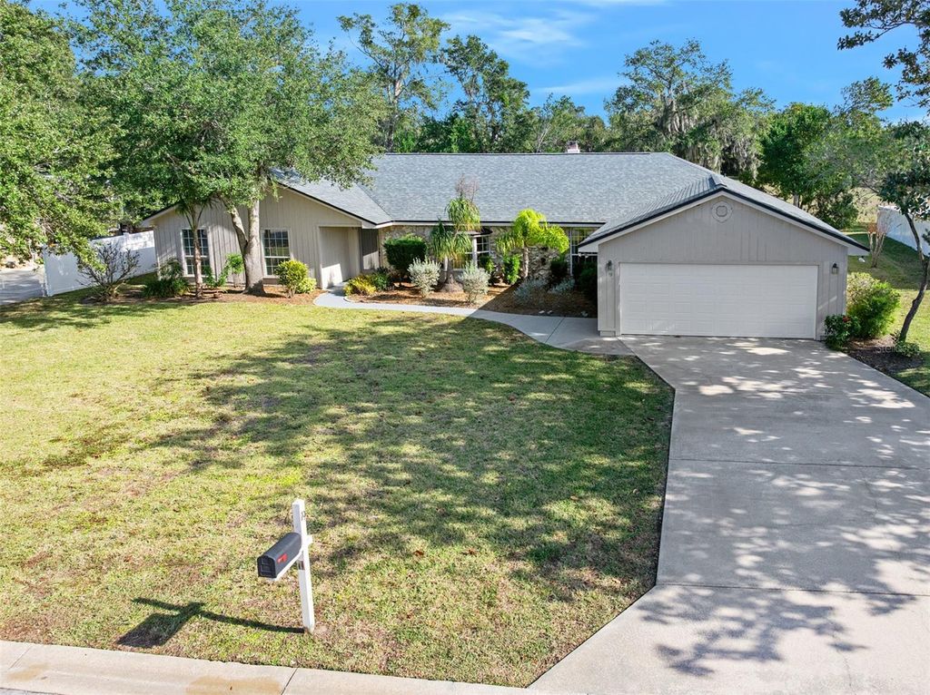 Photo of 19 Oakmont Circle, Ormond Beach, FL 32174 (MLS # V4946274)