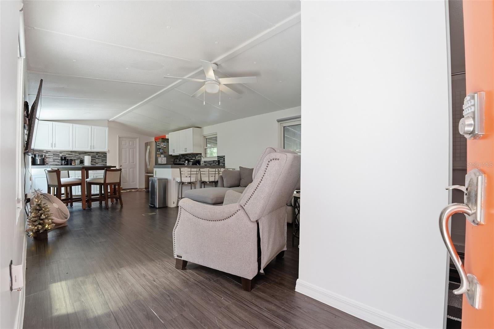9295 LUNA DRIVE