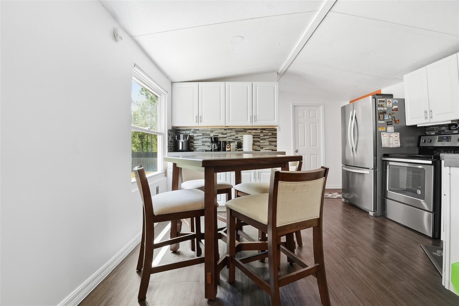 9295 LUNA DRIVE