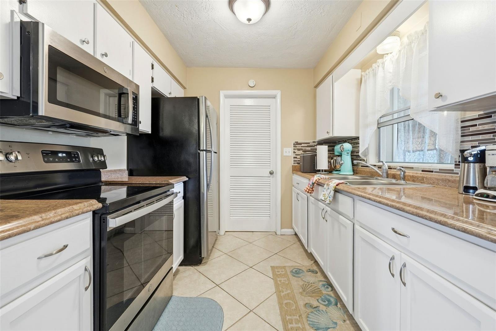 BEVERLY HILLS UNIT 05 - Residential