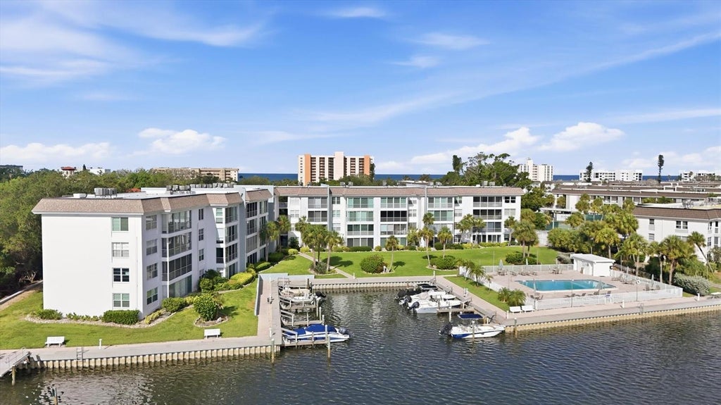 Photo of 605 Sutton Place #101, Longboat Key, FL 34228 (MLS # A4709101)